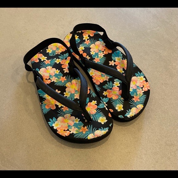 Bundle - 7 pairs of Toddler Sandals/Water Shoes (size C5-C11) - Picture 4 of 8